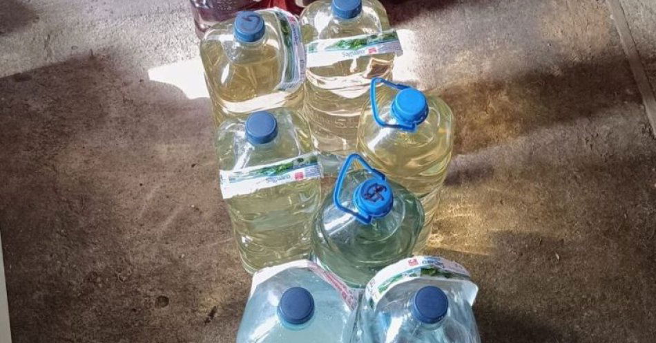 zdjęcie: Ujawniono bimbrownię i 1400 papierosów na posesji 44 latka / fot. KPP Bielsk Podlaski