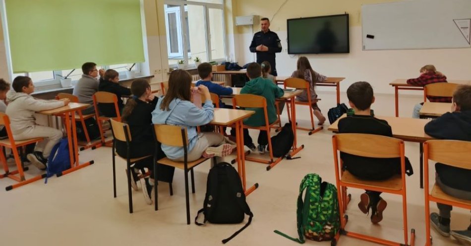 zdjęcie: Policja uczy młodzież reagować na hejt i przemoc / fot. KPP w Żurominie