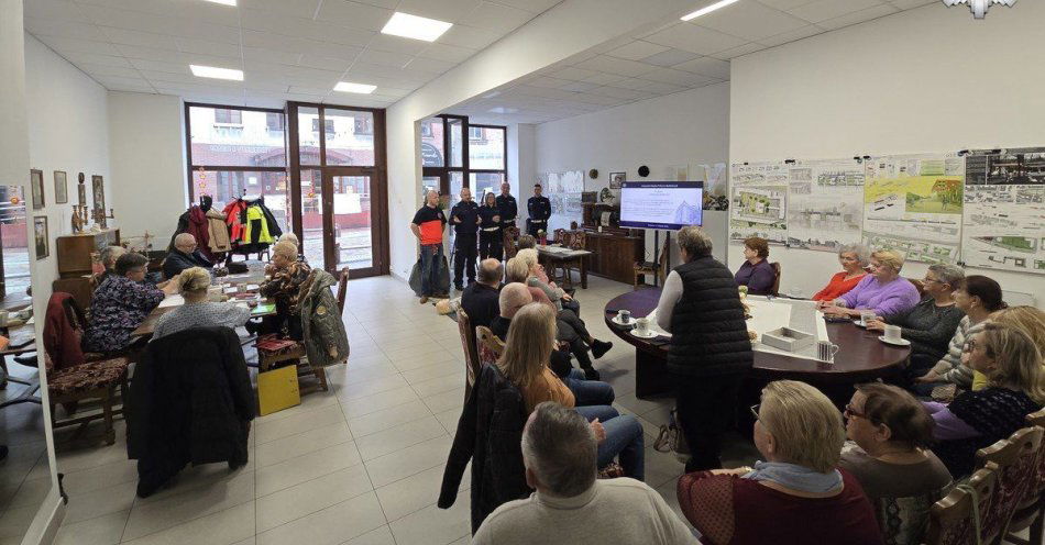 zdjęcie: Seniorzy i policja debatowali o bezpieczeństwie na drogach / fot. KMP w Mysłowicach