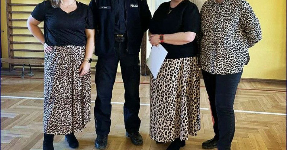 zdjęcie: Policjant o przemocy rówieśniczej: lekcja empatii w Kostomłotach / fot. KPP w Środzie Śląskiej