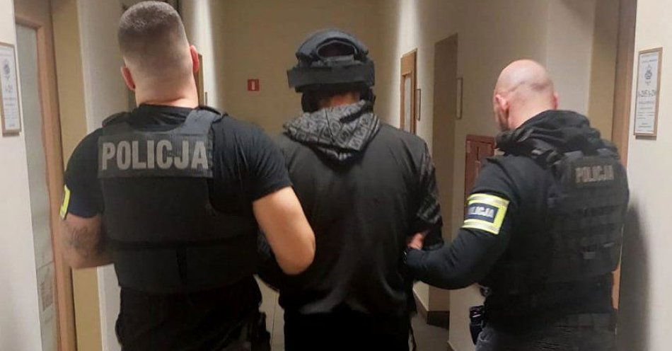 zdjęcie: Bydgoscy policjanci zatrzymali 25-latka mającego związek z zabójstwem / fot. KWP w Bydgoszczy