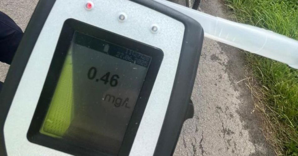 zdjęcie: 4 nietrzeźwych rowerzystów i jeden motorowerzysta  zatrzymany w ramach policyjnej akcji / fot. KPP Hrubieszów
