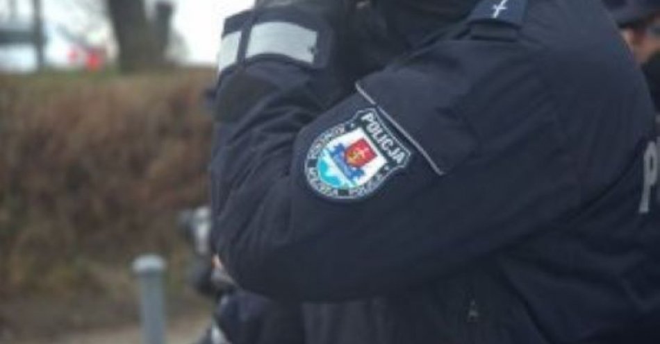 zdjęcie: Zaginiona 9-latka na widok policjantów poprosiła ich o pomoc w dotarciu do domu / fot. KMP w Gdyni