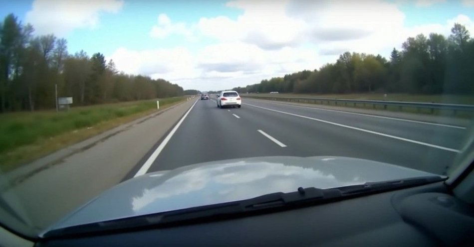 zdjęcie: Ojciec zatrzymany za jazdę pomimo zakazu syn także stracił prawo jazdy / TM/ przykładowa ilustracja