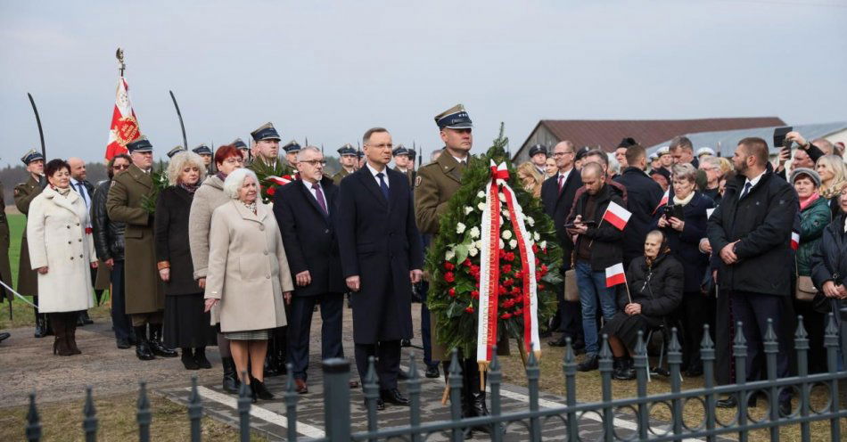 zdjęcie: Prezydent uczcił zamordowanych przez Niemców mieszkańców Wanat / fot. PAP