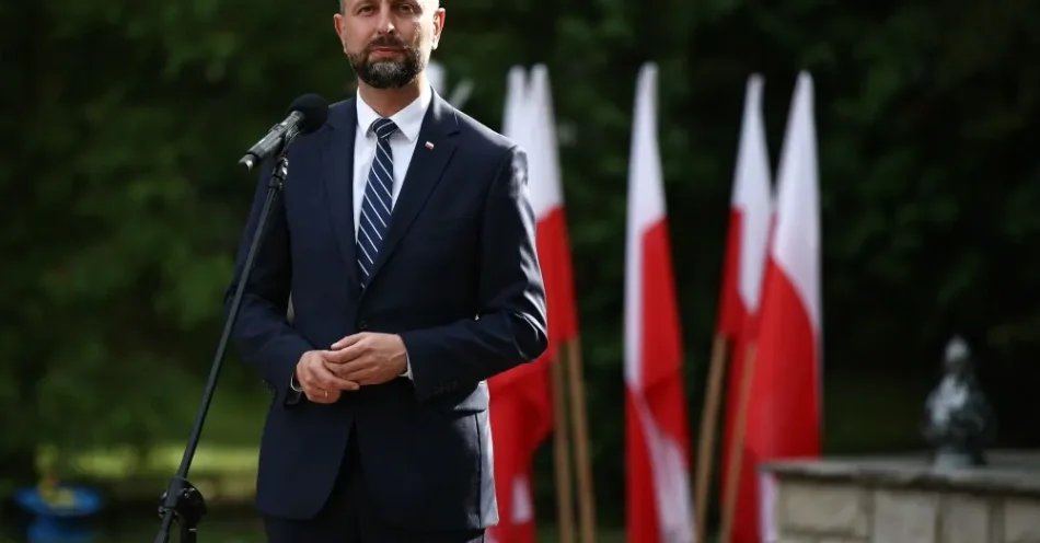 zdjęcie: Kosiniak-Kamysz: rozpoczynamy proces formowania 87. Pułku Przeciwlotniczego w Brzesku / Brzesko, 04.09.2026. Wicepremier, minister obrony narodowej Władysław Kosiniak-Kamysz na uroczystościach przy Pomniku Ofiar Bombardowania w Brzesku, 4 bm. Trwają obchody 87. rocznicy bombardowania węzła kolejowego Brzesko-Słotwina. (amb) PAP/Łukasz Gągulski
