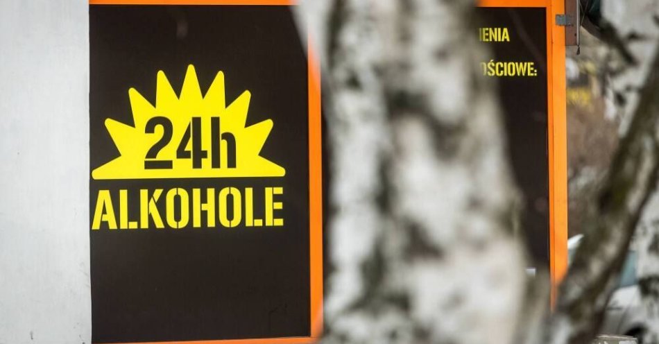 zdjęcie: W 2026 r. podwyżka akcyzy na napoje alkoholowe o 15 proc. / fot. PAP