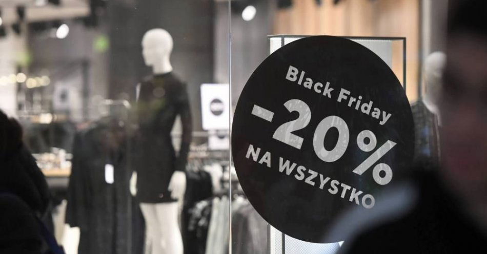 zdjęcie: Inflacja i strach przed utratą pracy zapowiedzią rozważnych zakupów w Black Friday / fot. PAP