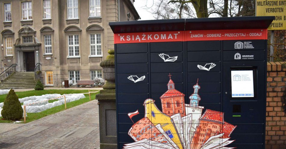 zdjęcie: Książkomat przed gmachem Biblioteki Głównej / fot. nadesłane