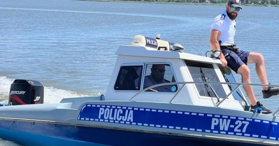 zdjęcie: Patrole policji na wodzie. Podczas wypoczynku bądźmy rozważni / fot. KMP w Koszalinie