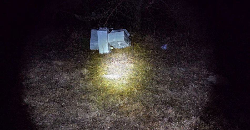 zdjęcie: Balon z 6000 paczek papierosów zabezpieczony w gminie Narew / fot. KPP Hajnówka