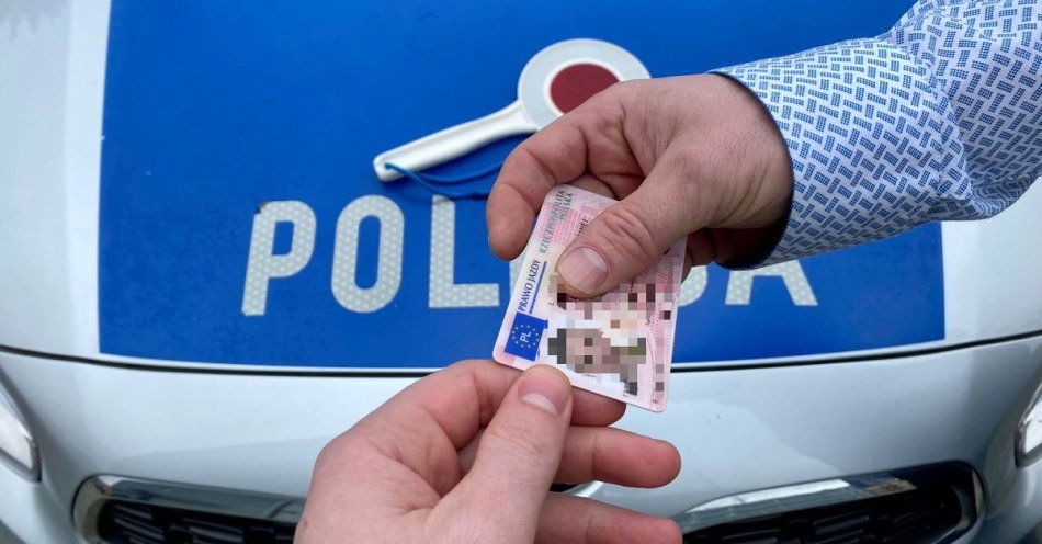 zdjęcie: Tokarnia: poszkodowana w kolizji straciła prawo jazdy po alkoholu / fot. KMP w Myślenicach