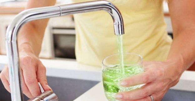 Zielona woda w kranie