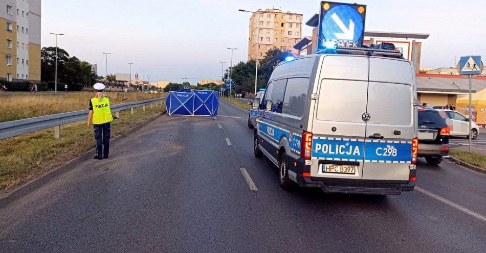 zdjęcie: Policjanci wyjaśniają okoliczności śmiertelnego wypadku z udziałem motocyklisty na ulicy Solskiego w Bydgoszczy / fot. KWP w Bydgoszczy