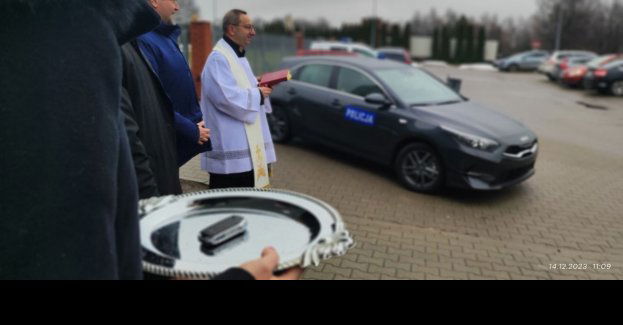 Oficjalne przekazanie nowego, nieoznakowanego radiowozu