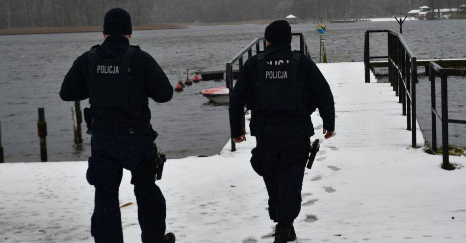 zdjęcie: Policja ostrzega przed wchodzeniem na zamarznięte zbiorniki wodne / fot. KPP w Szczecinku
