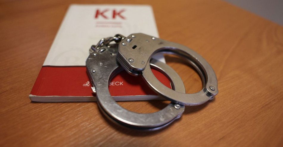 zdjęcie: Zatrzymano 18 latka po ataku na ucznia i kradzieży e papierosa / fot. KMP Białystok