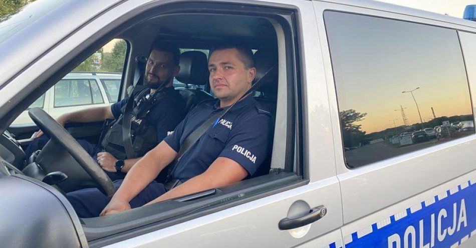 zdjęcie: Policjanci w ostatniej chwili uratowali kobietę. / fot. KPP w Kwidzynie