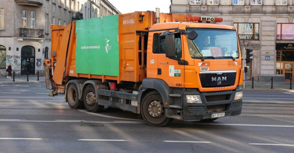 zdjęcie: Radni zadecydowali o czasowym obniżeniu opłat za odbiór śmieci / fot. PAP