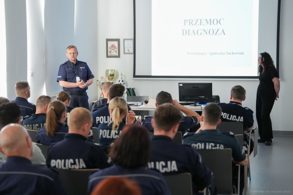 zdjęcie: Szkolenie dotyczące przemocy domowej / fot. KPP Piła