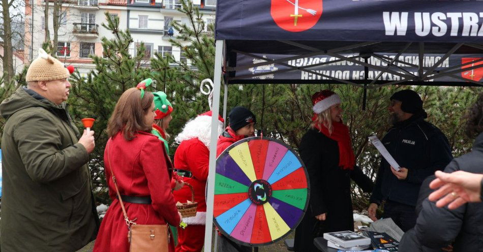 zdjęcie: Świąteczna lekcja bezpieczeństwa w Ustrzykach Dolnych / fot. KPP w Ustrzykach Dolnych