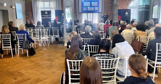 Policjant z Torunia ostrzega przed oszustwami w sieci