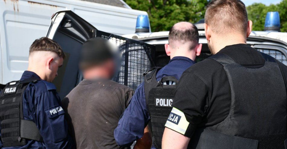 zdjęcie: Zatrzymanie mężczyzny z bronią i materiałami wybuchowymi - skuteczna współpraca jednostek Policji / fot. KPP w Choszcznie