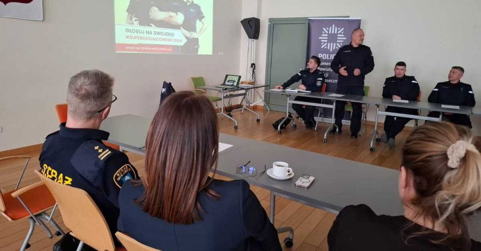zdjęcie: Mieszkańcy Tarczyna debatowali o poprawie bezpieczeństwa / fot. KPP w Piasecznie