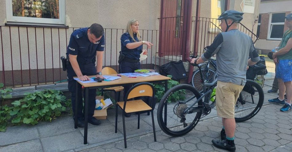 zdjęcie: Fordońscy policjanci dzieciom / fot. KWP w Bydgoszczy