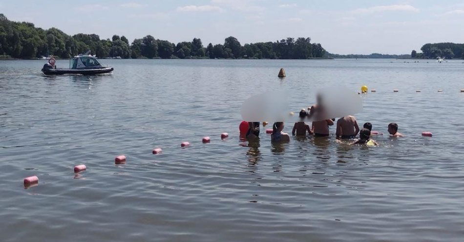 zdjęcie: Służby działają i pilnują nad wodą / fot. KPP Inowrocław