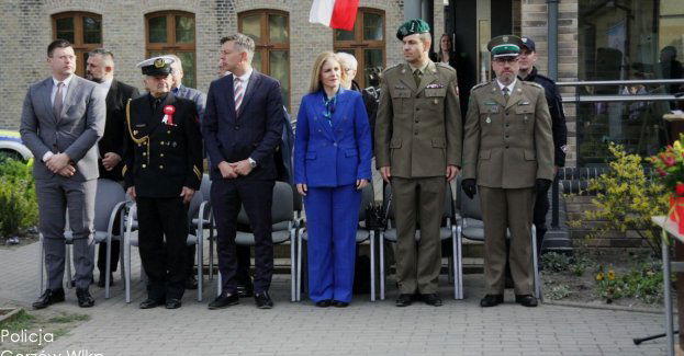 Policjanci podczas otwarcia wystawy historycznej