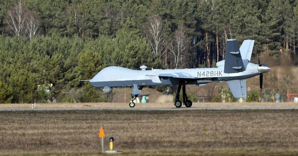 zdjęcie: Amerykański bezzałogowiec MQ-9 Reaper strącony przez rosyjski Su-27 nad Morzem Czarnym / fot. PAP