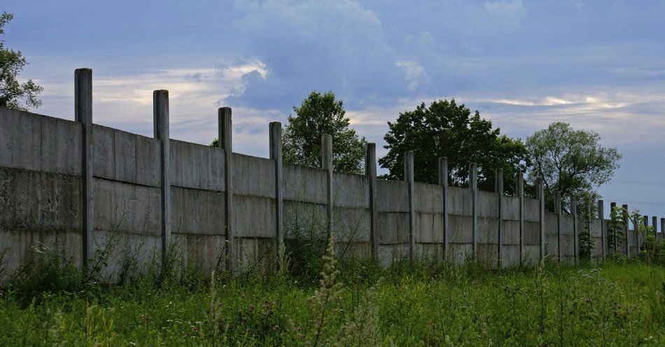 zdjęcie: Policjanci wyjaśniają okoliczności wypadku, w którym zginęła 36-letnia kobieta / pixabay/1710743