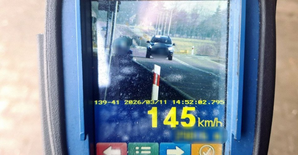 zdjęcie: Pędził Dacią 145 km/h i stracił prawo jazdy na trzy miesiące / fot. KPP Wysokie Mazowieckie