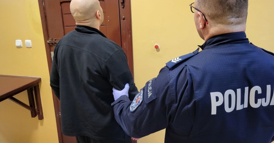 zdjęcie: Zatrzymano 27 latka po rozboju telefon wrócił do właściciela / fot. KMP w Grudziądzu