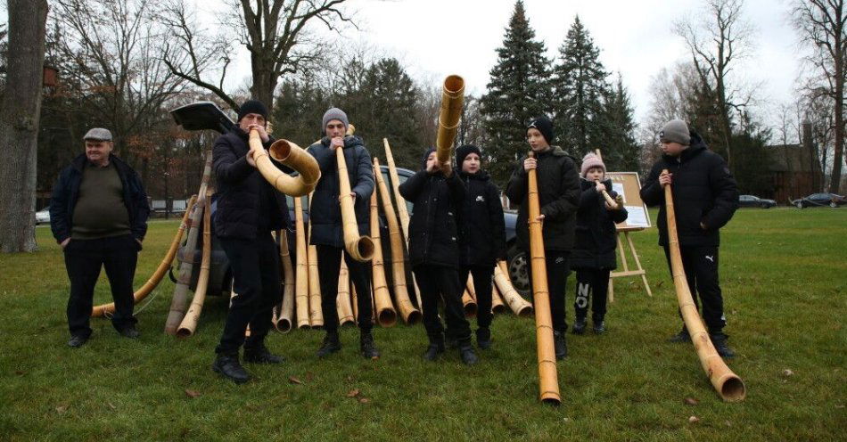 zdjęcie: Ogłoszono laureatów 43. Konkursu Gry na Instrumentach Pasterskich w Ciechanowcu / fot. PAP