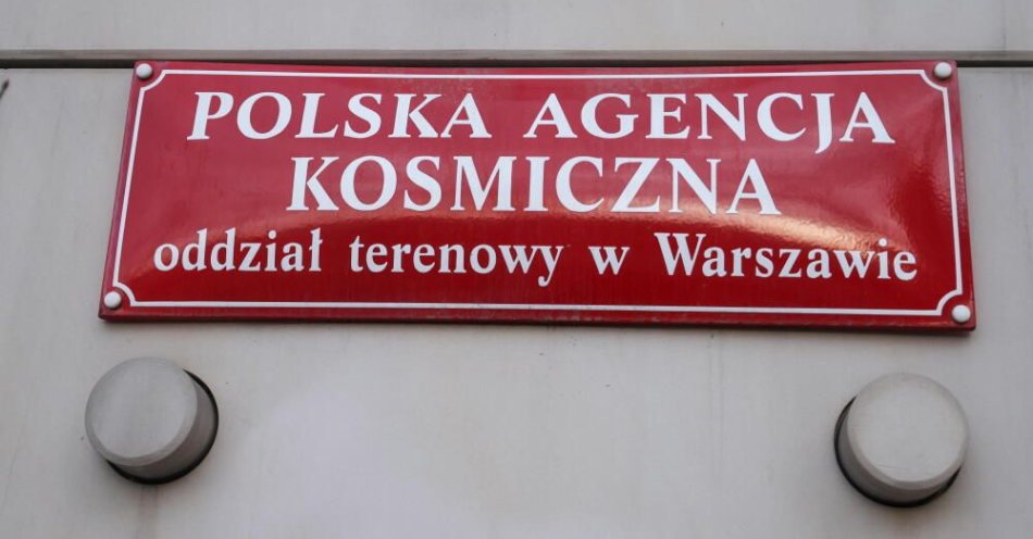 zdjęcie: W czwartek części chińskiej rakiety mogą wejść w atmosferę, także nad Polską / fot. PAP