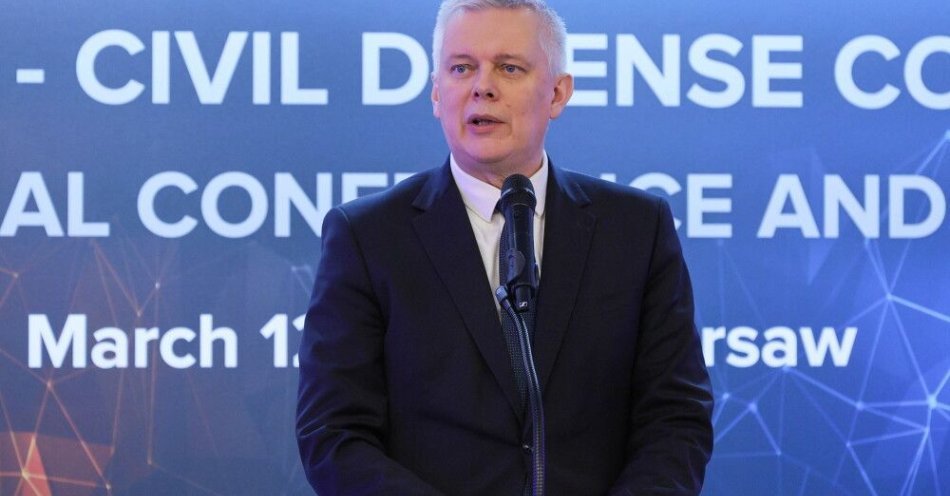 zdjęcie: Siemoniak: w systemie ochrony ludności ważny jest każdy z nas / Warszawa, 12.03.2026. Minister-koordynator służb specjalnych Tomasz Siemoniak podczas otwarcia II Kongresu Obrony Cywilnej – KOC 2026, 12 bm. w hotelu Novotel Warszawa Airport. (jm) PAP/Paweł Supernak