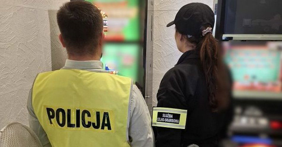 zdjęcie: Policjanci i funkcjonariusze KAS ujawnili w Lęborku miejsce nielegalnych gier hazardowych / fot. KPP w Lęborku