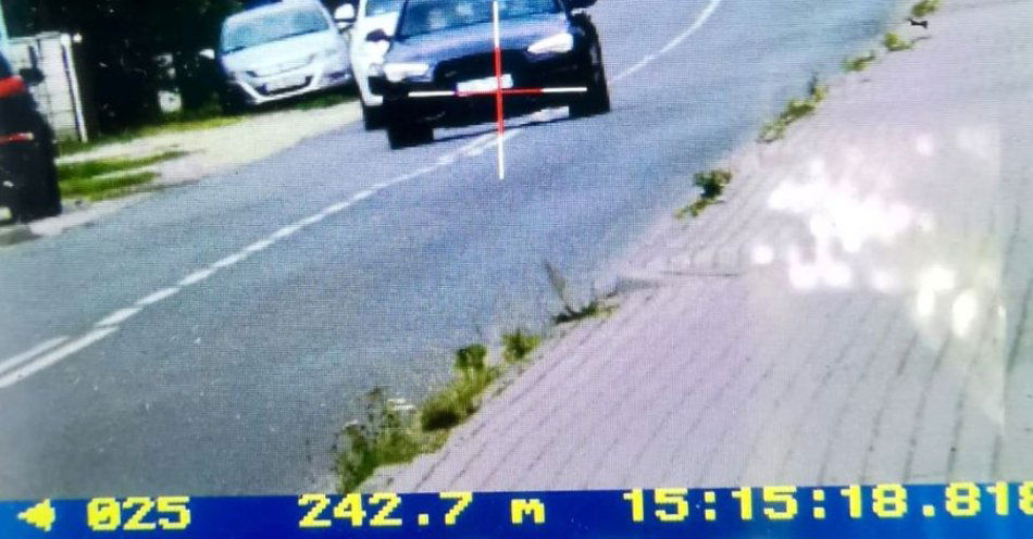 zdjęcie: 123 km h w obszarze zabudowanym kierowca stracił prawo jazdy / fot. KPP w Radomsku