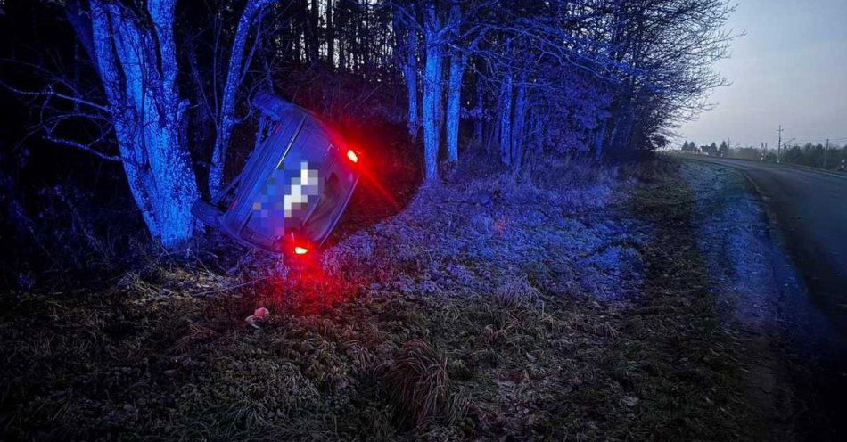 zdjęcie: Uwaga kierowcy oblodzenia i mgła zagrażają na drogach / fot. KPP w Świdwinie