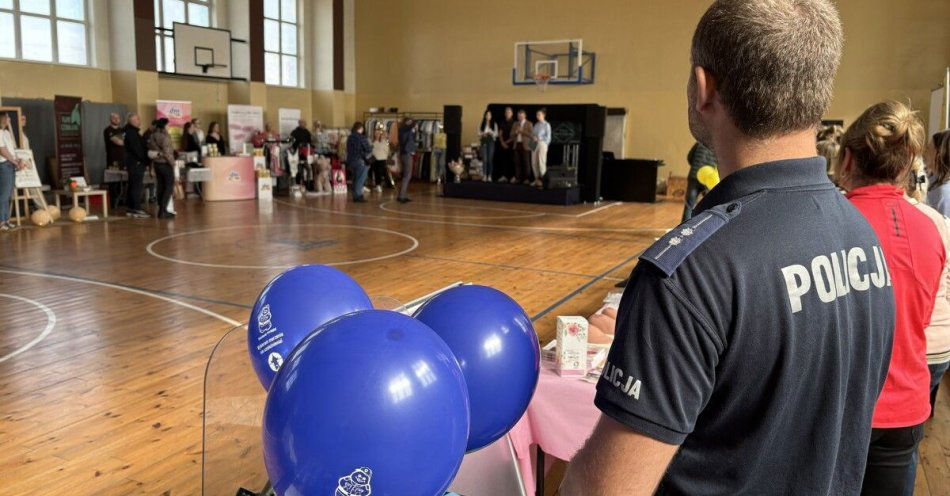 zdjęcie: Dzień Kobiet z sercem w Kościanie Policja edukuje o narkotykach / fot. KPP Kościan