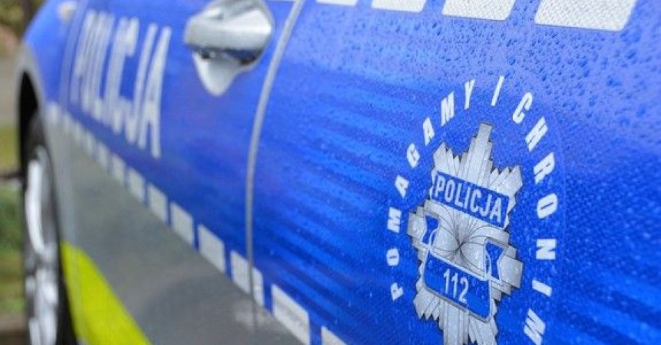 zdjęcie: #PomagamyiChronimy Policjanci i ratownicy medyczni z Wyszkowa pomogli mężczyźnie z zanikami pamięci / fot. KPP w Wyszkowie