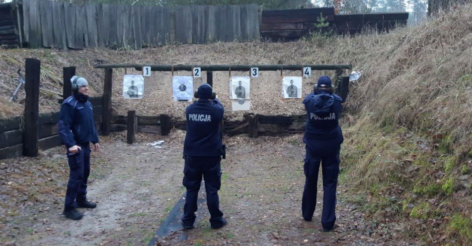 zdjęcie: Policjanci doskonalili umiejętności strzeleckie / fot. KPP Mogilno