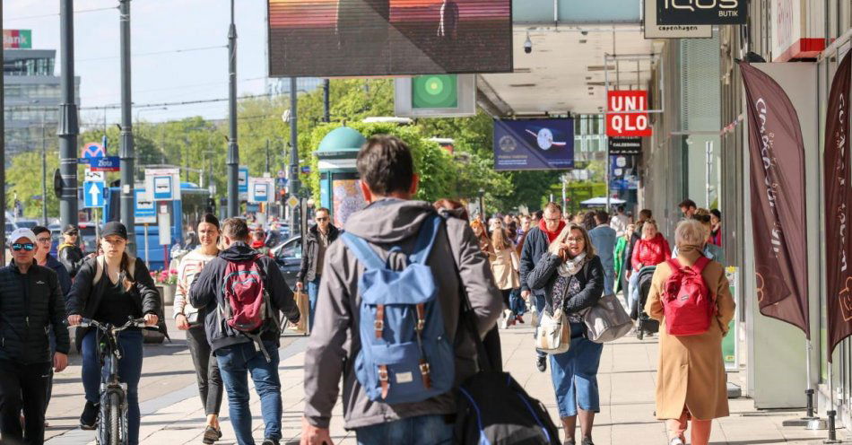 zdjęcie: W 2023 r. liczba ludności Polski wyniosła 37 mln 637 tys. osób / fot. PAP