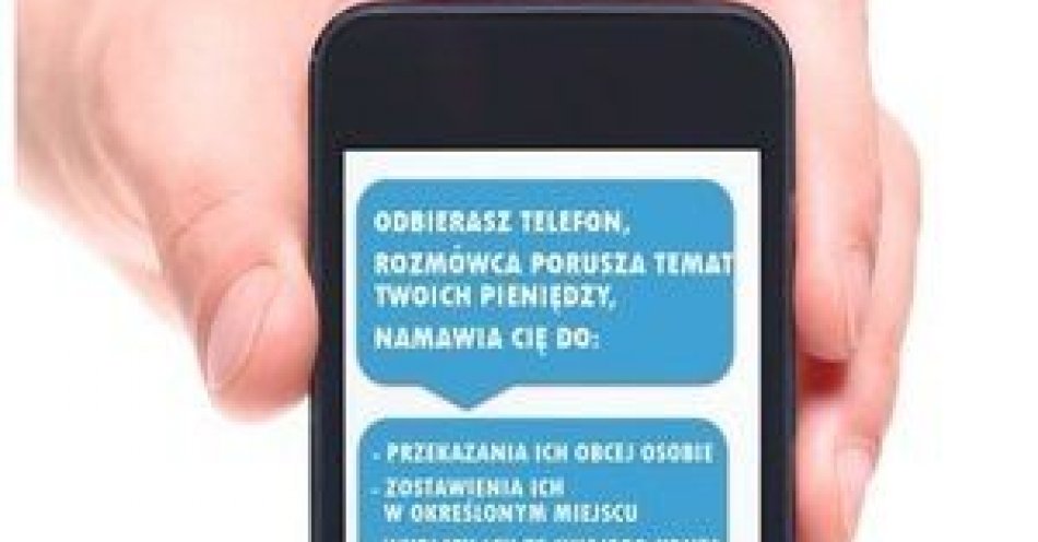 zdjęcie: Właściwa reakcja pracownika banku uchroniła mężczyznę przed utratą oszczędności i spłatą zaciągniętego zadłużenia / fot. KPP w Iławie