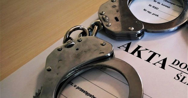 Odpowiedzą za kradzież samochodu i paserstwo