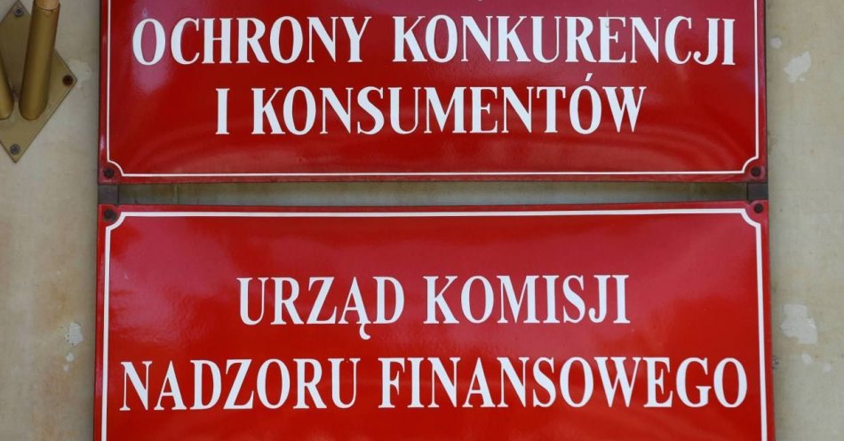 zdjęcie: UKNF ostrzega przed oszustami podszywającymi się pod pracowników komisji / fot. PAP