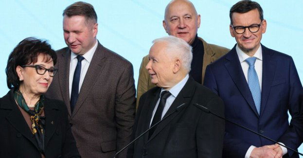 Źródło PAP: na spotkaniu klubu PiS panowała atmosfera tylko pozornie dobra