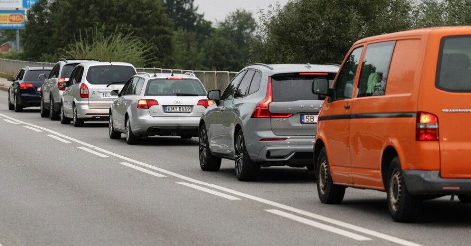 zdjęcie: Turyści wracają z Tatr po ostatnim weekendzie lata; korki na zakopiance / fot. PAP